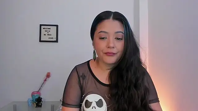 LauraToro  online show from February 24, 1:09 pm