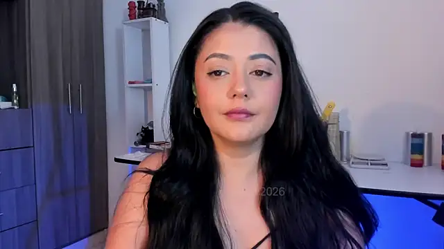 LauraToro  online show from June 20, 6:38 am