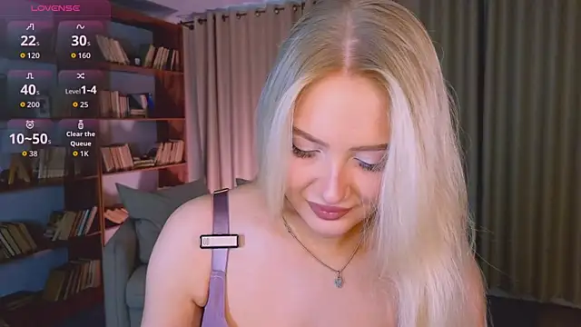 OlliviaBr0wn online show from July 7, 10:08 am