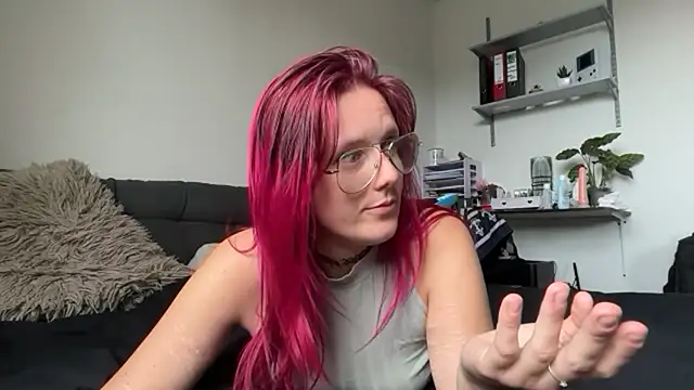 LeaLoveXXX online show from July 6, 7:05 am