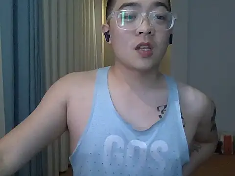 Snapshot of iamtobias chatting on June 9, 4:18 pm iamtobias online show from June 9, 4:18 pm