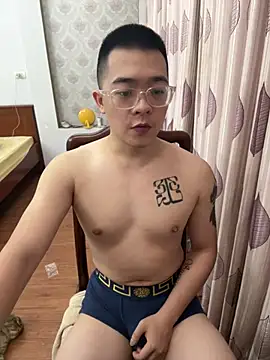 iamtobias online show from July 8, 6:34 pm