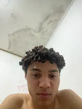Guilhermesousaferro online show from June 13, 5:49 am