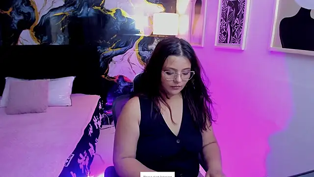 Snapshot of Miss_Kloee chatting on June 24, 11:53 am Miss Kloee online show from June 24, 11:53 am