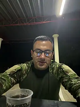 Snapshot of jonny_mili chatting on July 3, 12:17 am jonny mili online show from July 3, 12:17 am