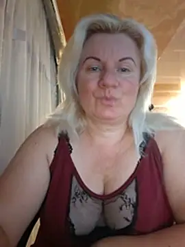 Snapshot of VikaRaine555 chatting on July 22, 7:27 pm VikaRaine555 online show from July 22, 7:27 pm