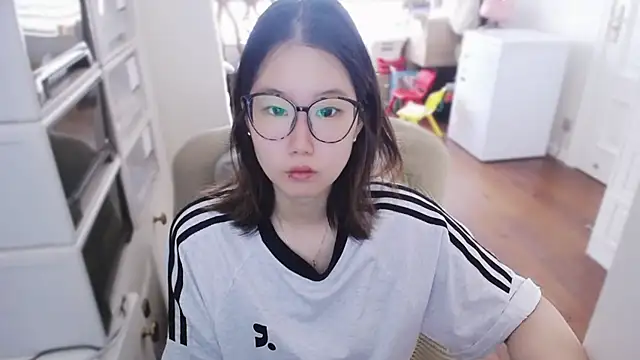 Snapshot of xiaoxiong-99 chatting on June 12, 6:56 am xiaoxiong-99 online show from June 12, 6:56 am