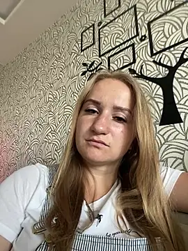 Snapshot of Emilia_kis chatting on June 11, 10:35 am Emilia kis online show from June 11, 10:35 am