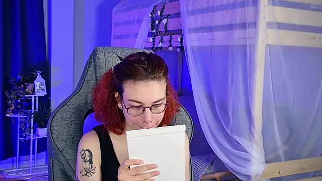 Snapshot of SeraphineDuskryn chatting on August 4, 8:33 pm SeraphineDuskryn online show from August 4, 8:33 pm