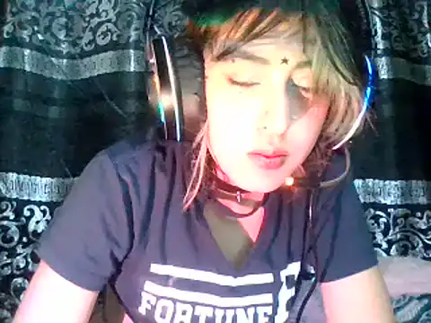 kittenpasive30 online show from June 17, 4:41 pm
