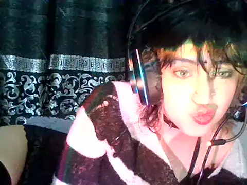 kittenpasive30 online show from June 18, 2:43 pm