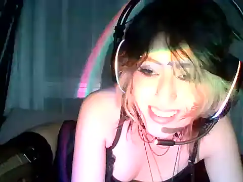 kittenpasive30 online show from July 12, 1:07 am