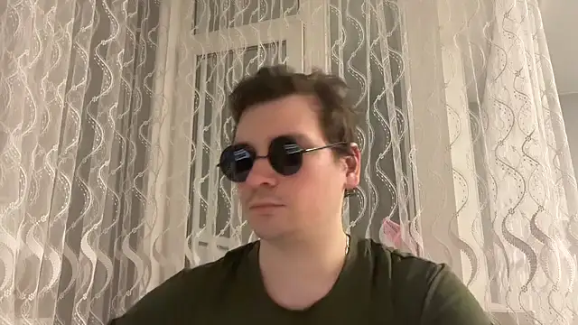 Snapshot of Svertyn chatting on June 22, 7:44 pm Svertyn online show from June 22, 7:44 pm