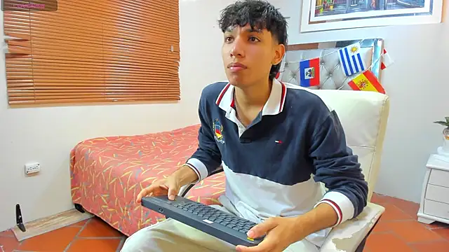 Snapshot of Jake_Falcon chatting on July 22, 11:35 am Jake Falcon online show from July 22, 11:35 am