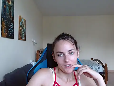 OliviaTheS online show from July 7, 9:24 am