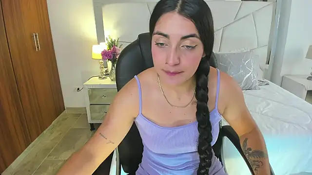 Snapshot of naiah_blue chatting on June 22, 6:27 pm naiah blue online show from June 22, 6:27 pm
