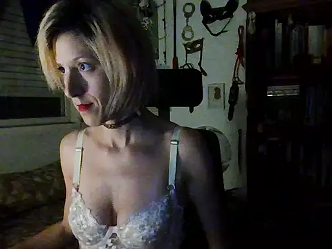Snapshot of mina_here chatting on June 16, 2:03 am mina here online show from June 16, 2:03 am