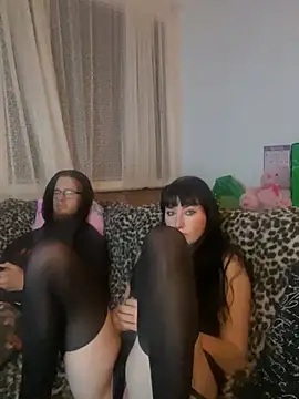 Snapshot of sexi_gurl99 chatting on July 24, 12:14 pm sexi gurl99 online show from July 24, 12:14 pm