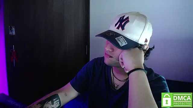 Snapshot of Greg_leach chatting on July 14, 2:05 am Greg leach online show from July 14, 2:05 am