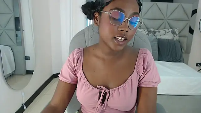 Snapshot of lily_mendoza chatting on July 10, 7:38 pm lily mendoza online show from July 10, 7:38 pm