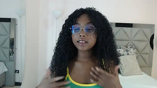 Snapshot of lily_mendoza chatting on July 16, 8:15 pm lily mendoza online show from July 16, 8:15 pm