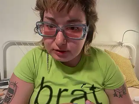 Snapshot of mysteradecadent chatting on June 14, 12:41 am mysteradecadent online show from June 14, 12:41 am