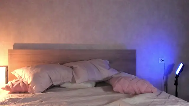 Snapshot of KitsuneDreams chatting on July 31, 6:07 pm KitsuneDreams online show from July 31, 6:07 pm