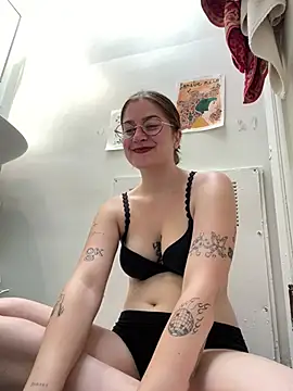 Snapshot of mclacy chatting on July 28, 1:10 pm mclacy online show from July 28, 1:10 pm