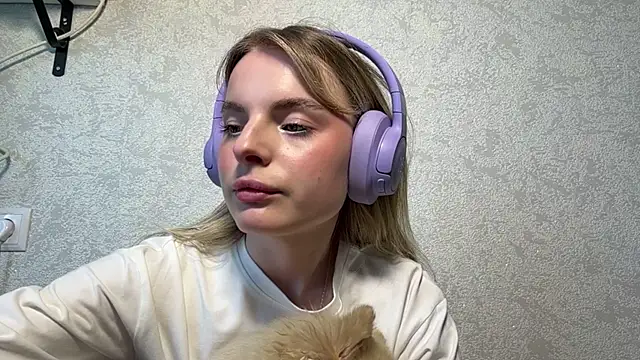 Snapshot of TeodoraBinney chatting on June 19, 1:15 pm TeodoraBinney online show from June 19, 1:15 pm