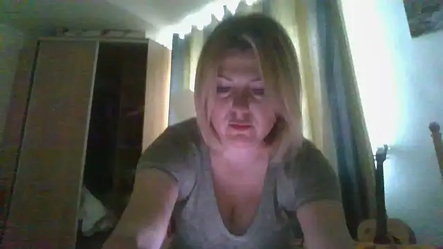 ElenaLove888 online show from June 15, 7:32 am