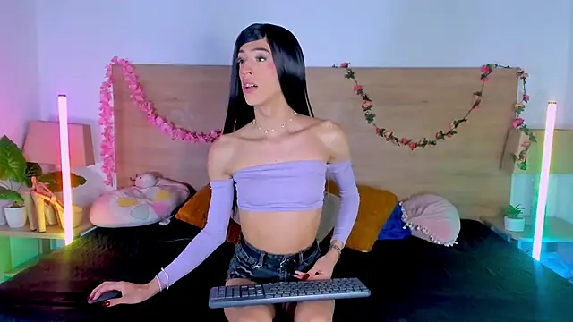 LaraRous online show from July 13, 9:39 pm