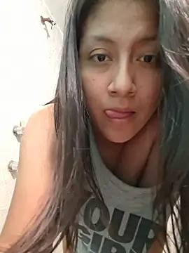 Snapshot of madi23q chatting on July 18, 9:07 pm madi23q online show from July 18, 9:07 pm