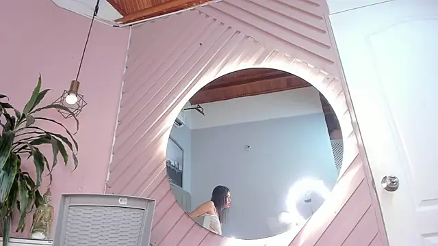 Snapshot of chloe_bellarose chatting on June 17, 11:45 am chloe bellarose online show from June 17, 11:45 am