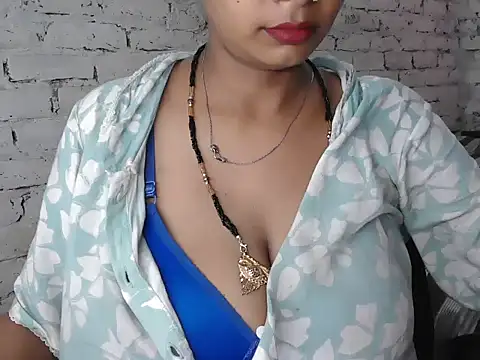 Snapshot of NottyMomo chatting on June 17, 5:03 pm NottyMomo online show from June 17, 5:03 pm