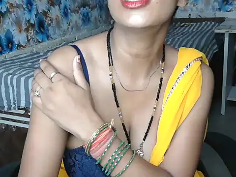Snapshot of NottyMomo chatting on July 11, 5:04 pm NottyMomo online show from July 11, 5:04 pm