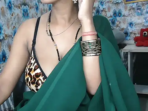 Snapshot of NottyMomo chatting on July 31, 3:33 pm NottyMomo online show from July 31, 3:33 pm