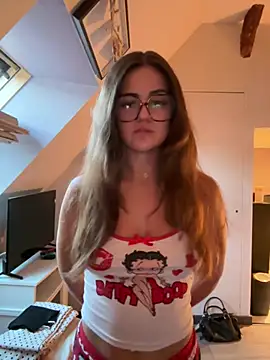 Snapshot of petiteambre chatting on July 23, 7:34 pm petiteambre online show from July 23, 7:34 pm
