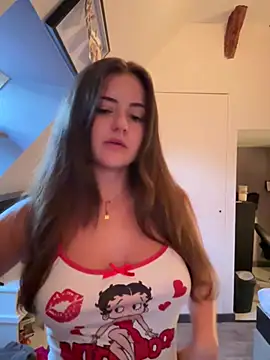 Snapshot of petiteambre chatting on July 28, 7:39 pm petiteambre online show from July 28, 7:39 pm