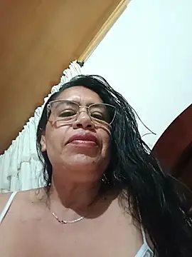 Snapshot of Emilif_ chatting on August 5, 2:36 am Emilif online show from August 5, 2:36 am