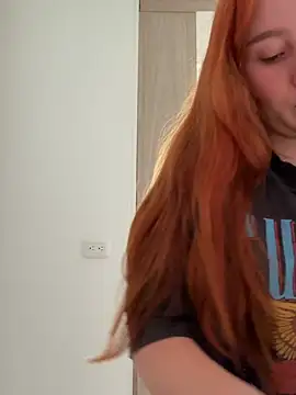 Snapshot of HeyLizaBeth chatting on June 15, 1:35 pm HeyLizaBeth online show from June 15, 1:35 pm