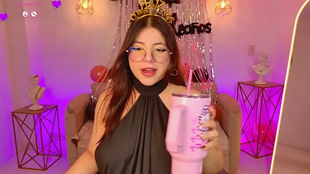 Snapshot of MilaCravee chatting on July 23, 3:43 pm MilaCravee online show from July 23, 3:43 pm
