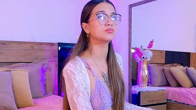 CassieMills online show from July 22, 11:46 am