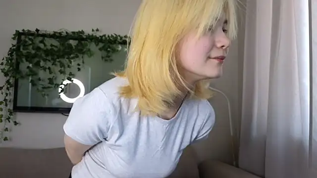 Snapshot of Emily_Miu chatting on June 16, 2:58 am Emily Miu online show from June 16, 2:58 am