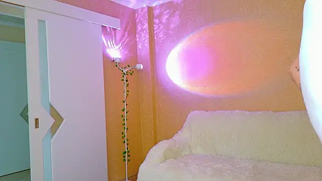 Snapshot of SweeetMia chatting on June 25, 5:12 am SweeetMia online show from June 25, 5:12 am