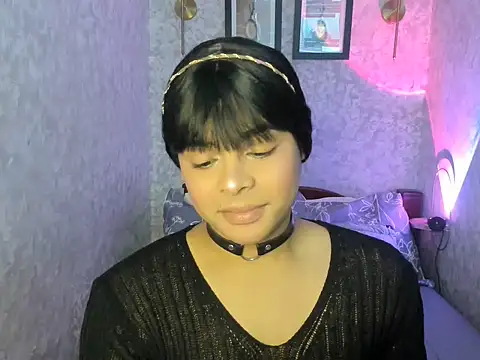 Snapshot of emily_rosue_ chatting on July 18, 1:54 am emily rosue online show from July 18, 1:54 am