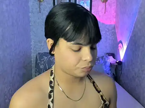 Snapshot of emily_rosue_ chatting on July 23, 1:58 am emily rosue online show from July 23, 1:58 am