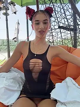 VixenRosse online show from July 17, 9:05 am