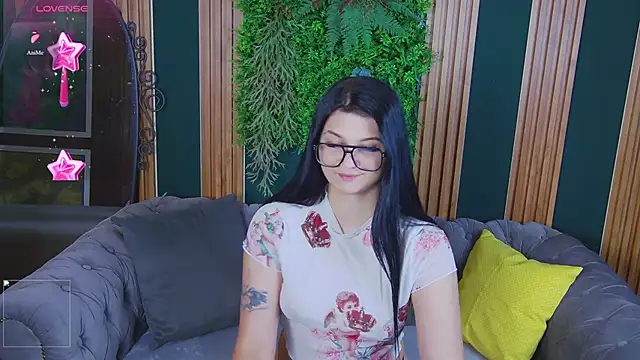 Snapshot of SolaZolaz chatting on June 20, 1:30 am SolaZolaz online show from June 20, 1:30 am