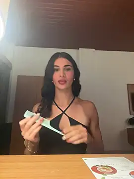 sarahlfvxo online show from June 23, 4:16 pm