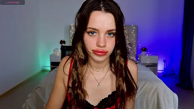 Little cuti1e online show from July 5, 7:26 am